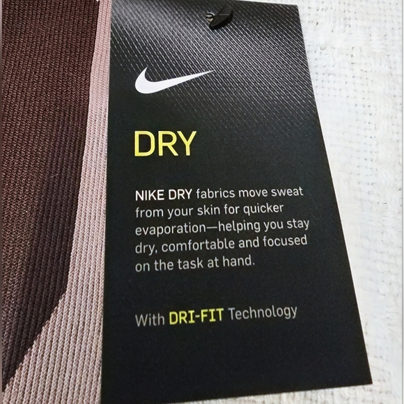Nike Sculpt Lux Tight Fit Leggings - Picture 4 of 6